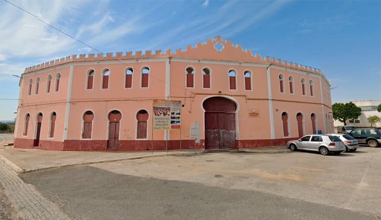 Frontal de la Plaza de Reguengos